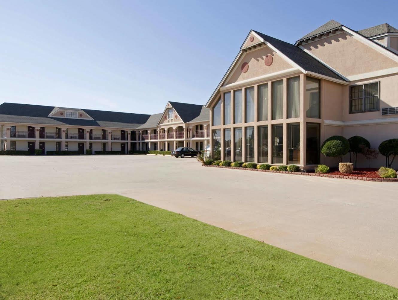 Econo Lodge Inn & Suites Oklahoma City Exterior photo