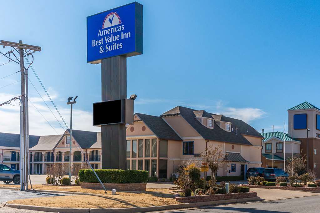 Econo Lodge Inn & Suites Oklahoma City Exterior photo